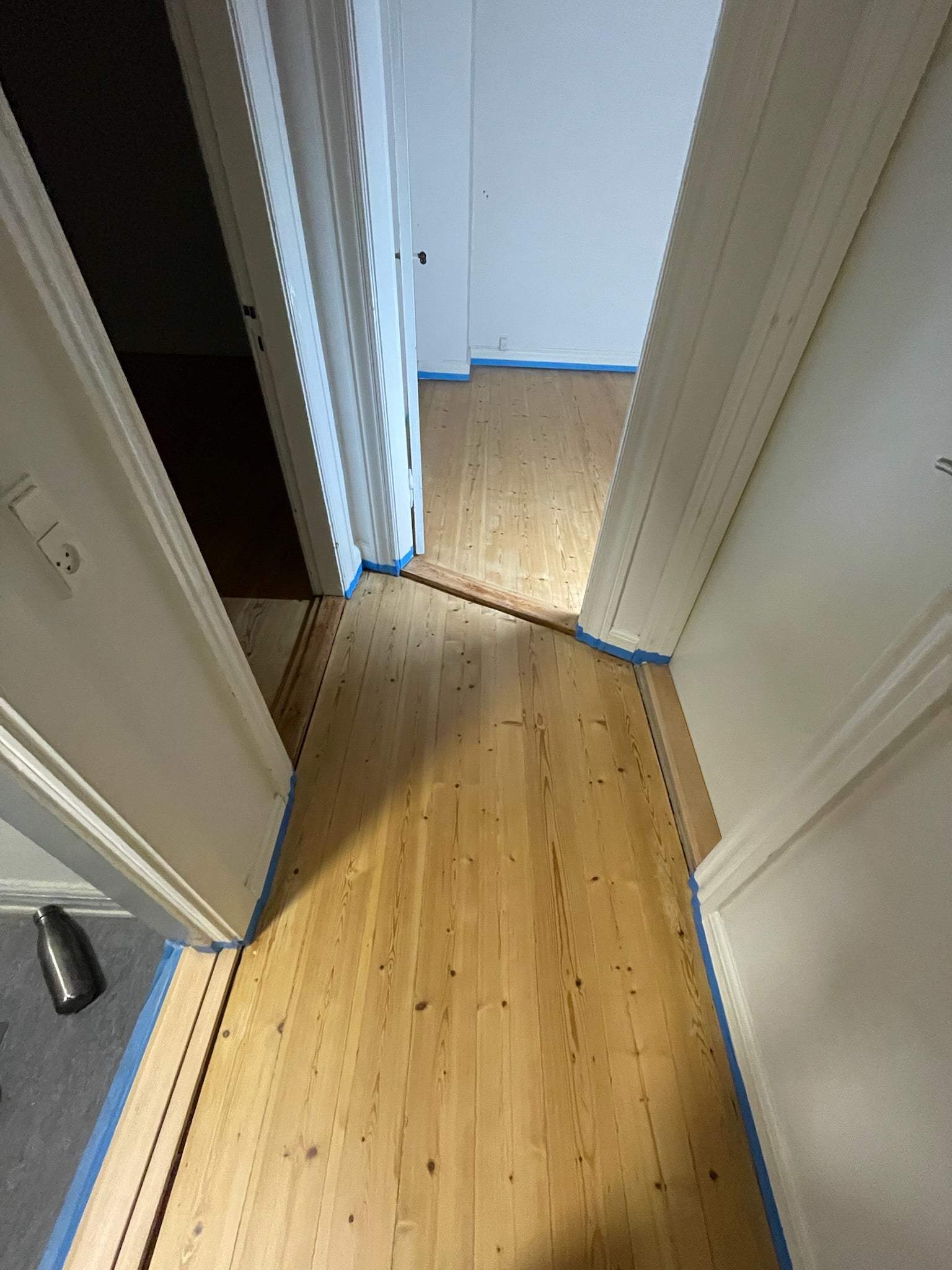 Gulvafslibning i Aarhus – Mix & Fill og flot mat finish i privat lejlighed