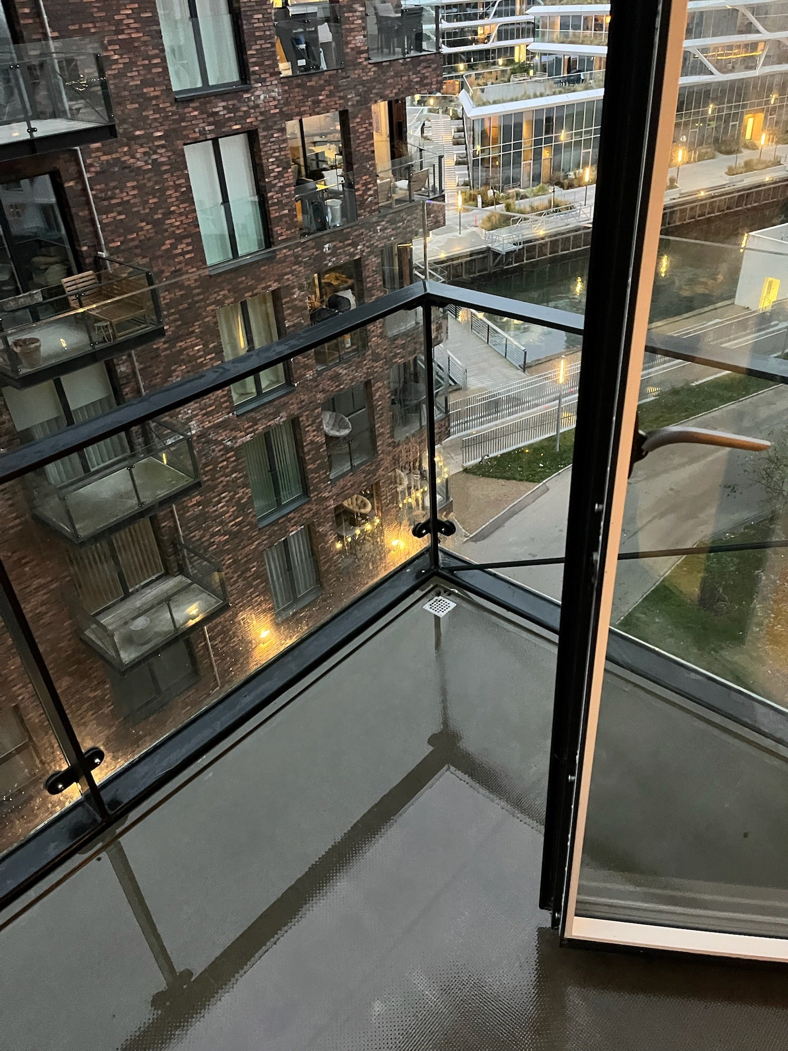 Algebehandling af beton altan i Pakhusene