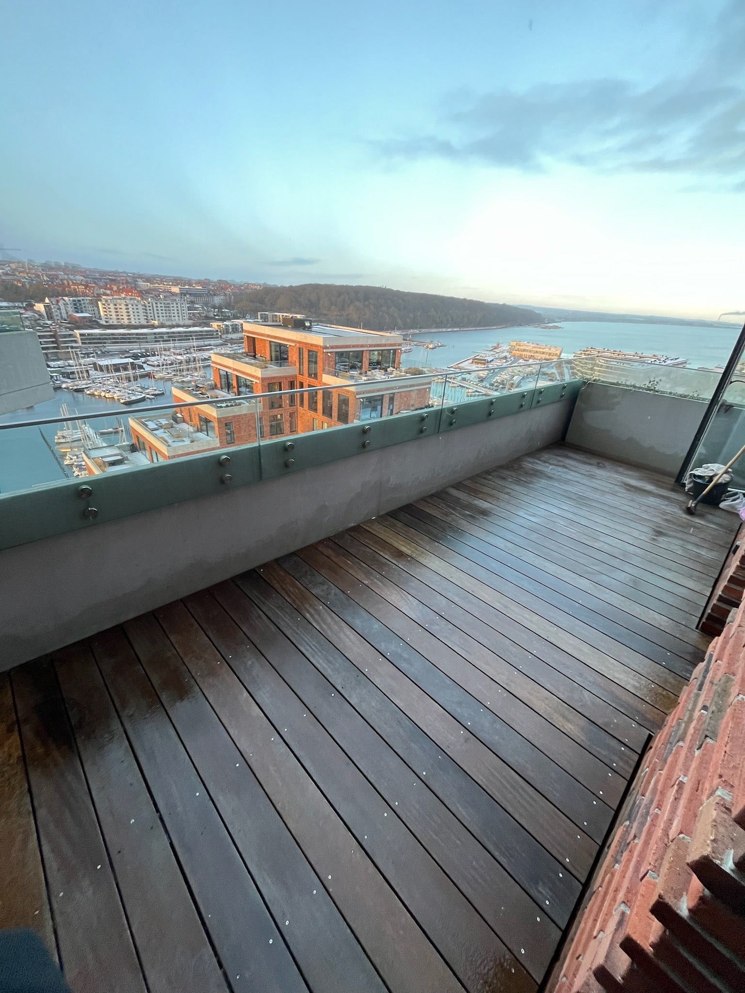 Terrasse efter algebehandling i Nicolinehus, Aarhus Ø