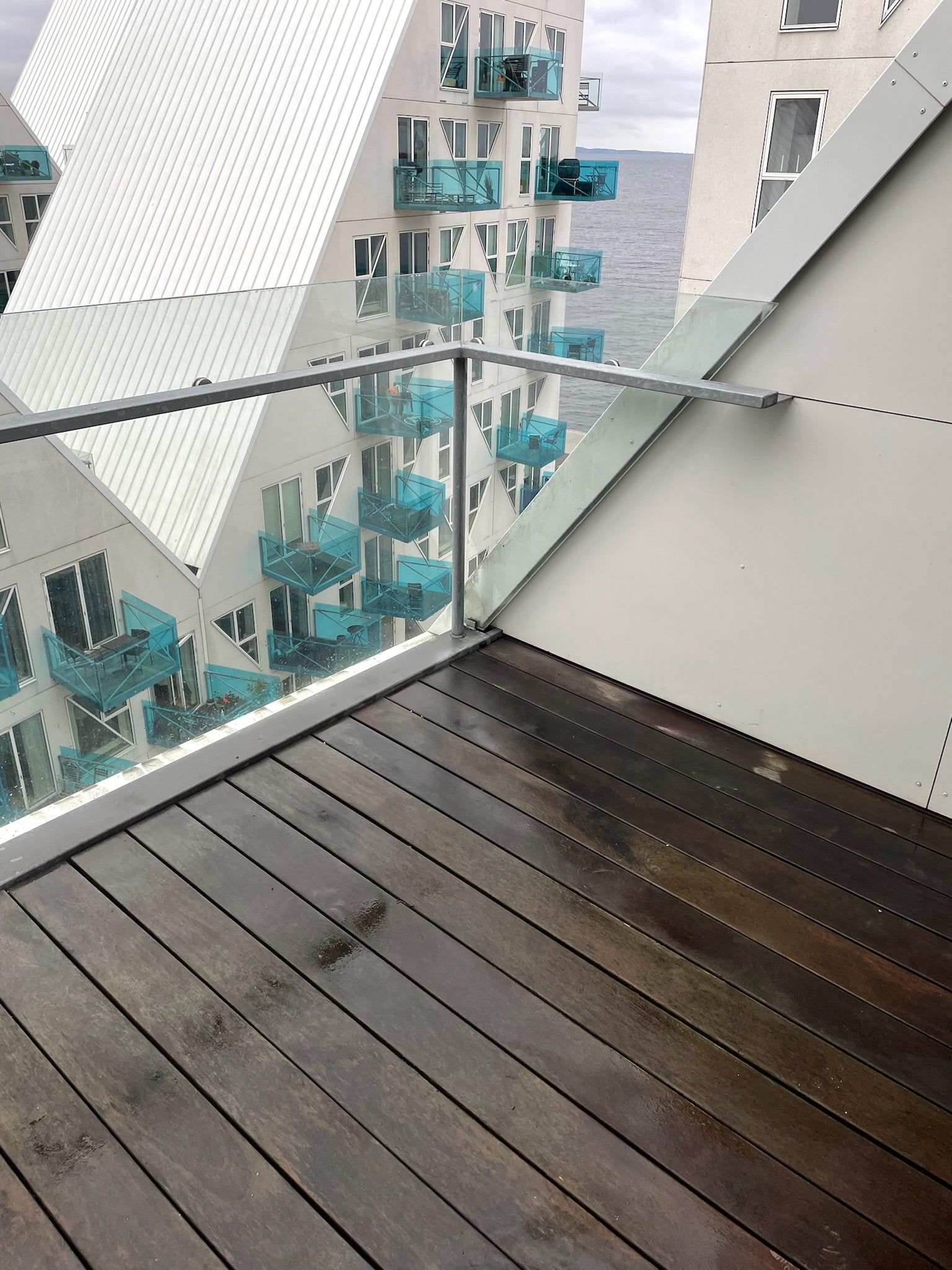 Tagterrasse på ejendom efter professionel rensning, Isbjerget Aarhus